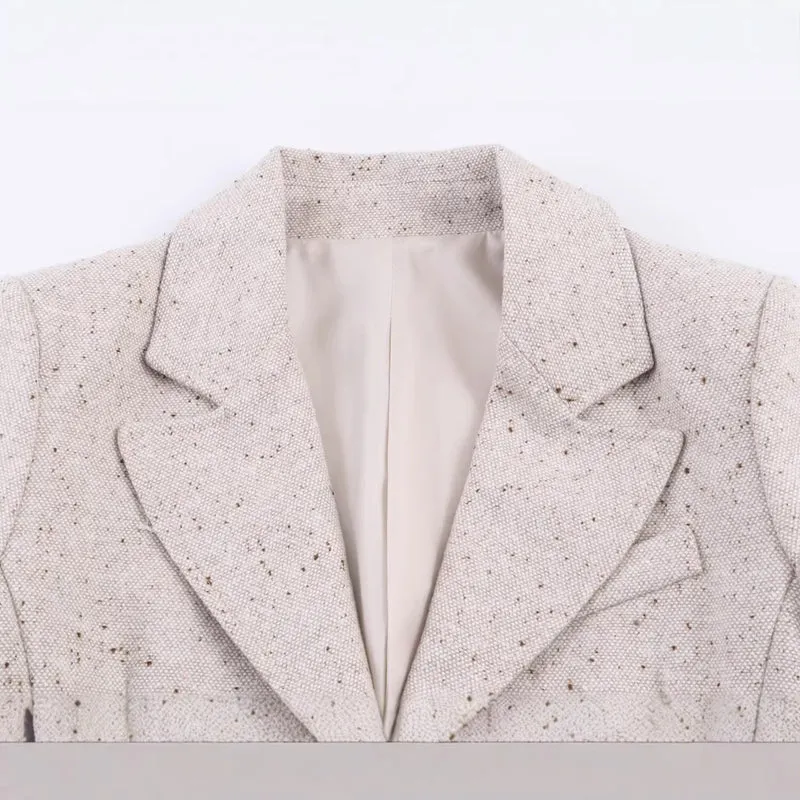 Damen Struktur-Tweedblazer mit Shapingnähten, Pattentaschen und bezogenen Knöpfen Drune