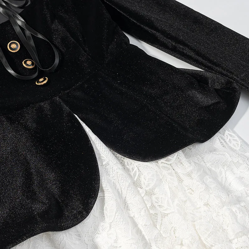 Damen Samt-Minikleid mit Schleifenkragen, Zierknopfleiste und mehrlagigem Spitzenrock Drune