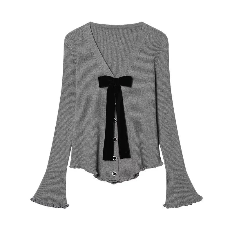 Damen Rippstrick-Cardigan mit V-Ausschnitt, Glockenärmeln, Herzknopfleiste und Samtschleife Drune