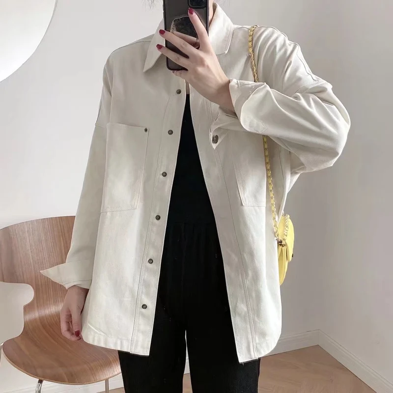 Damen Oversize Jeanshemd‑Jacke mit aufgesetzten Taschen und abgerundetem Saum Drune