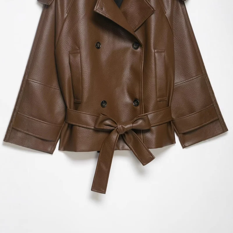 Damen Kurzer Trenchcoat in Lederoptik mit doppelreihiger Knopfleiste, Schulterklappen und Taillengürtel Drune
