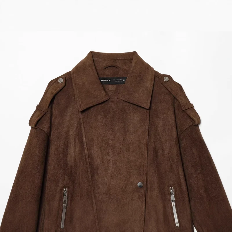 Damen Kurze Veloursleder-Bikerjacke mit Schulterklappen, Reißverschlusstaschen und kastiger Silhouette Drune