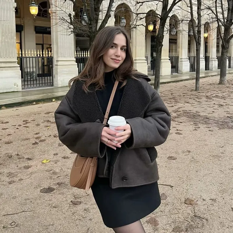 Damen Kurze Lammfelloptik Fliegerjacke mit Teddyfutter und Knopfleiste Drune