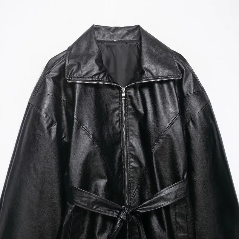 Damen Kurze Kunstlederjacke mit Taillengürtel, Reißverschluss und markantem Kragen Drune