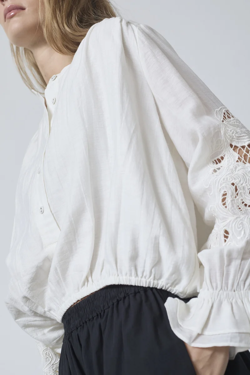 Stina Emb Blouse 45078 | Off white | Top fra Co'couture