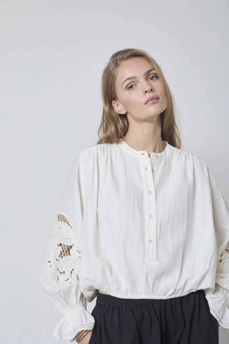 Stina Emb Blouse 45078 | Off white | Top fra Co'couture