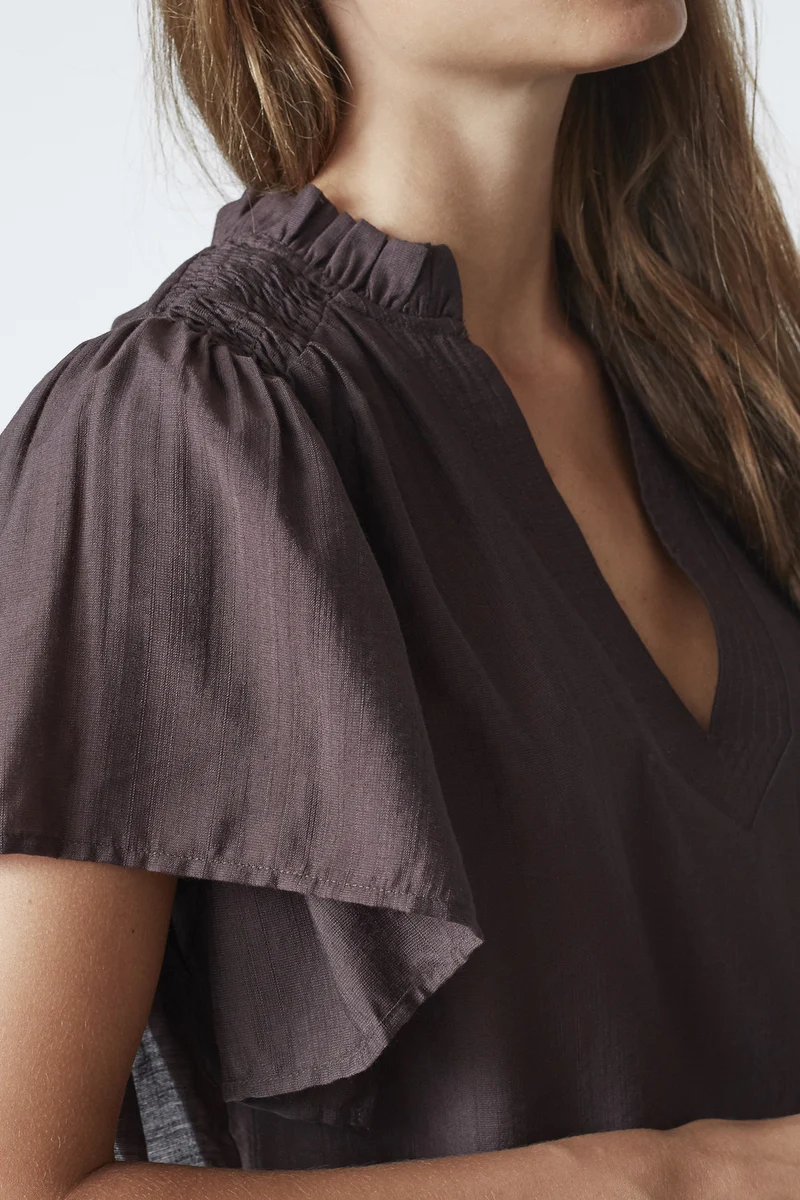 Hera SS Frill Top 35703 | Mocca | Top fra Co'couture