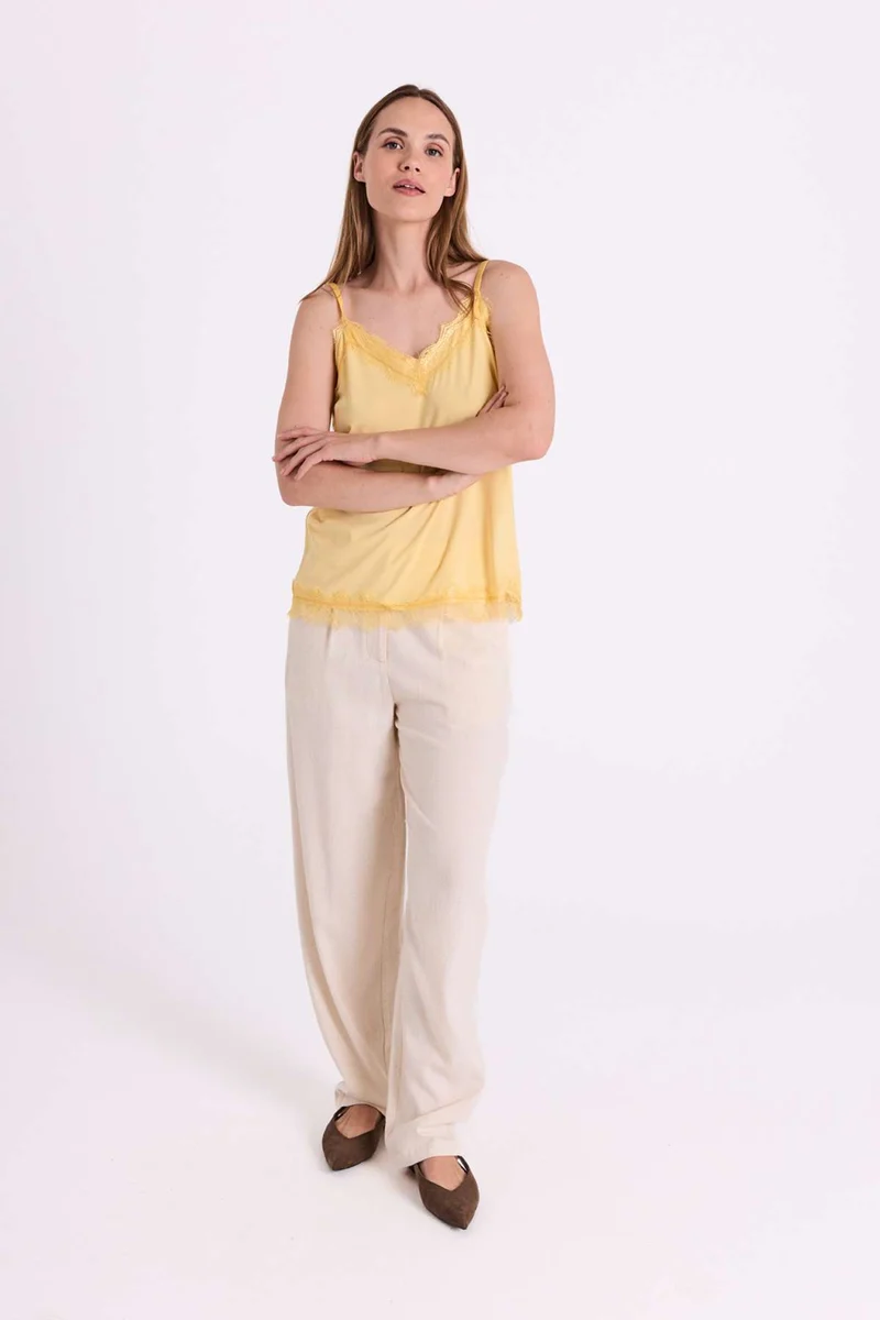 Bicco strap top | Golden Haze | Blonde top fra Freequent
