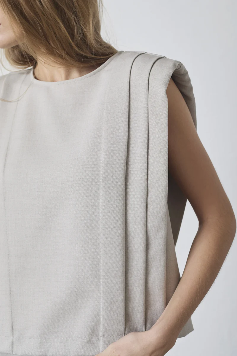 Mava Padded Pleat Top 45077 | Bone | Top fra Co'couture