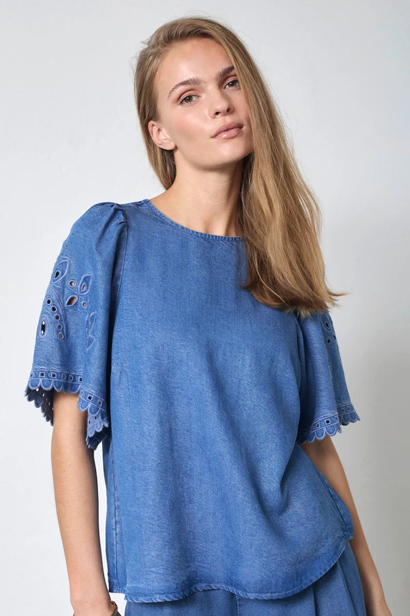 Tilly Emb SS Blouse 45057 | Denim blue | Top fra Co'couture