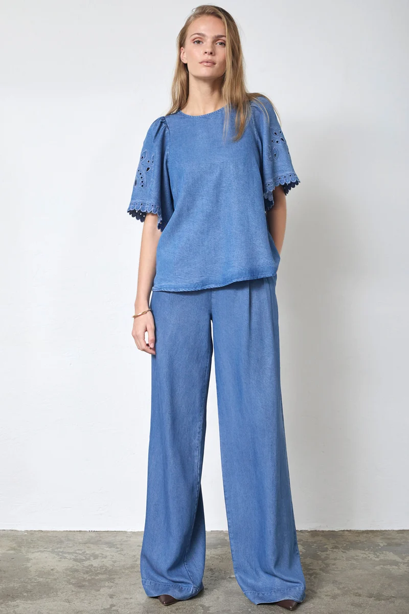 Tilly Emb SS Blouse 45057 | Denim blue | Top fra Co'couture