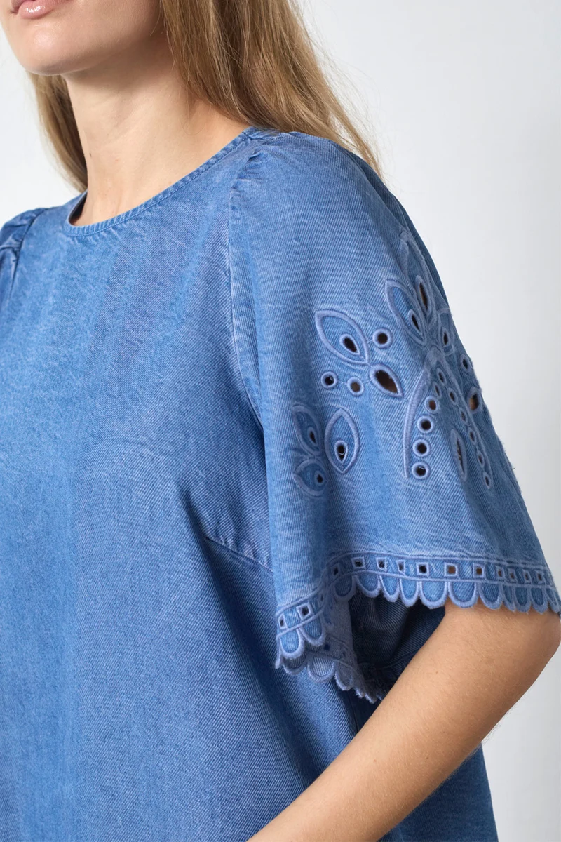 Tilly Emb SS Blouse 45057 | Denim blue | Top fra Co'couture