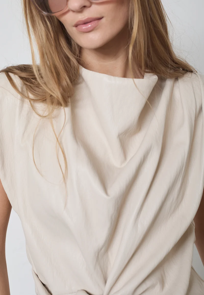Gitt Pleat Top 35958 | Bone | Top fra Co'couture