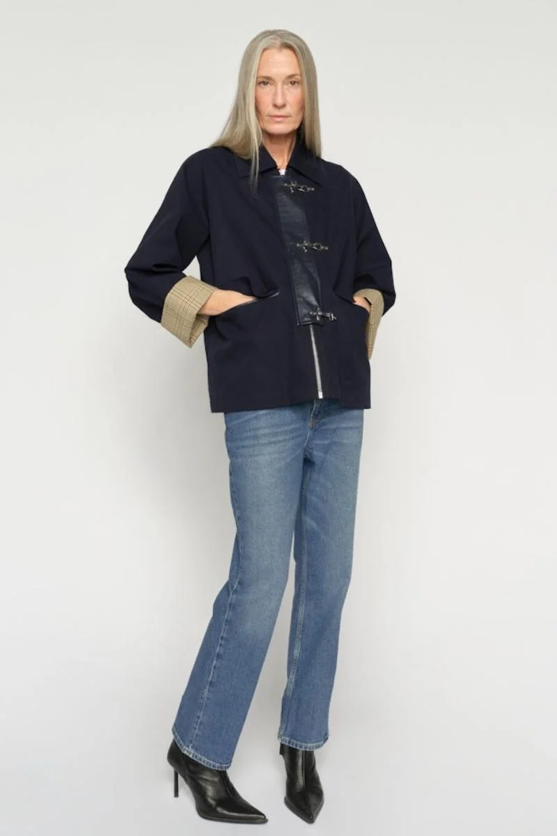 Fallon Mercer Jacket | Salute Navy | Jakke fra Mos Mosh