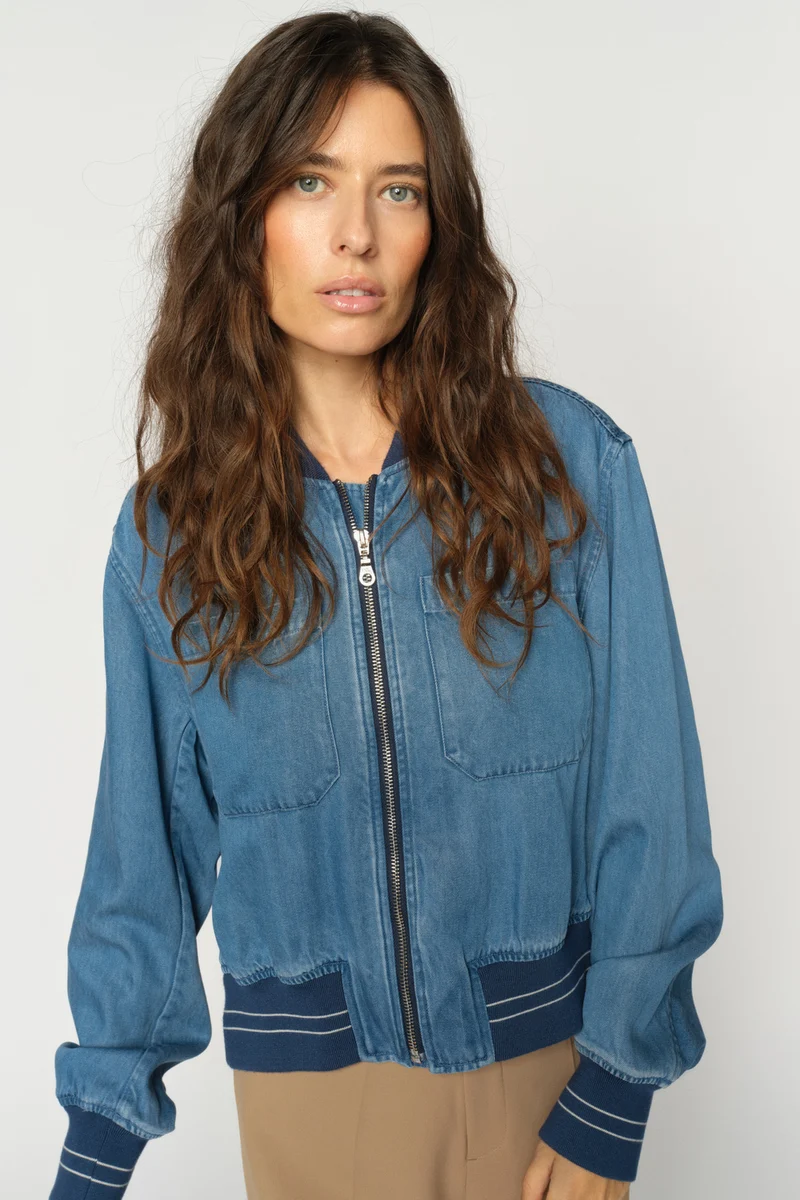 Cate Onyx Jacket | Light Blue Denim | Jakke fra Mos Mosh
