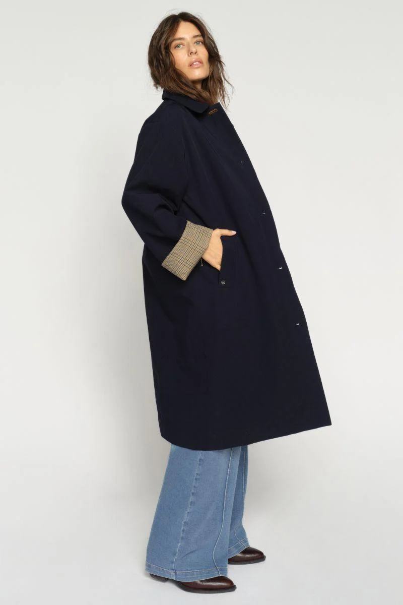 Riko Bora Trenchcoat | Salute Navy | Jakke fra Mos Mosh