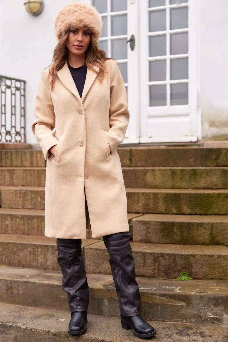 Theo Wool Coat | Sand | Frakke fra French Laundry