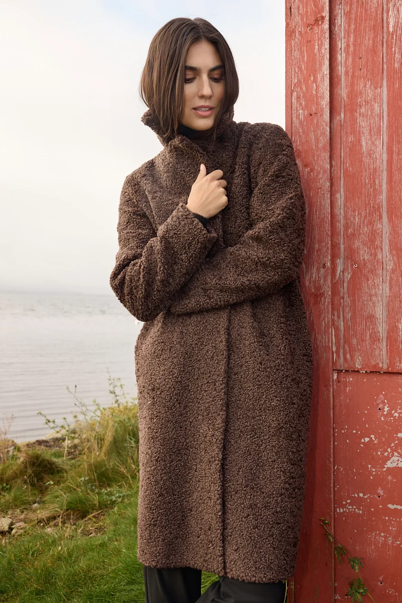 Addy FF Long Teddy Coat | Brun | Frakke fra French Laundry