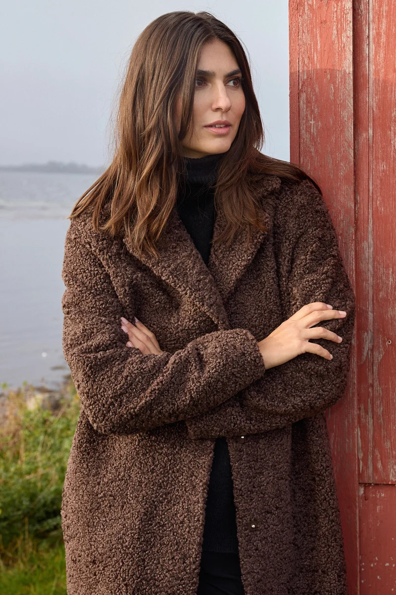 Addy FF Long Teddy Coat | Brun | Frakke fra French Laundry