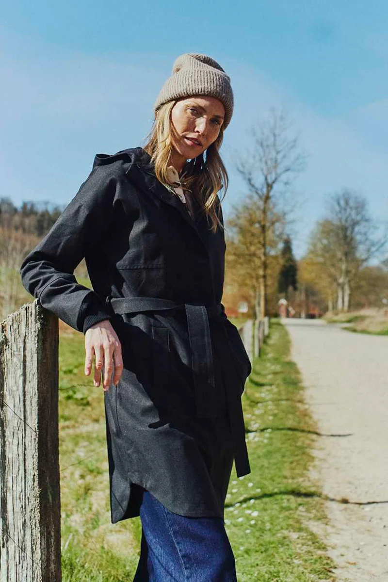 Storm Ja Belt | Black | Jakke med bælte fra Freequent