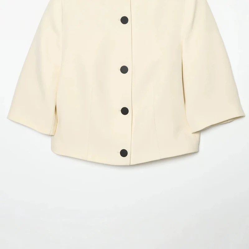 Damen Kurzjacke mit Rundhalsausschnitt, kastiger Silhouette und großen Zierknöpfen Drune