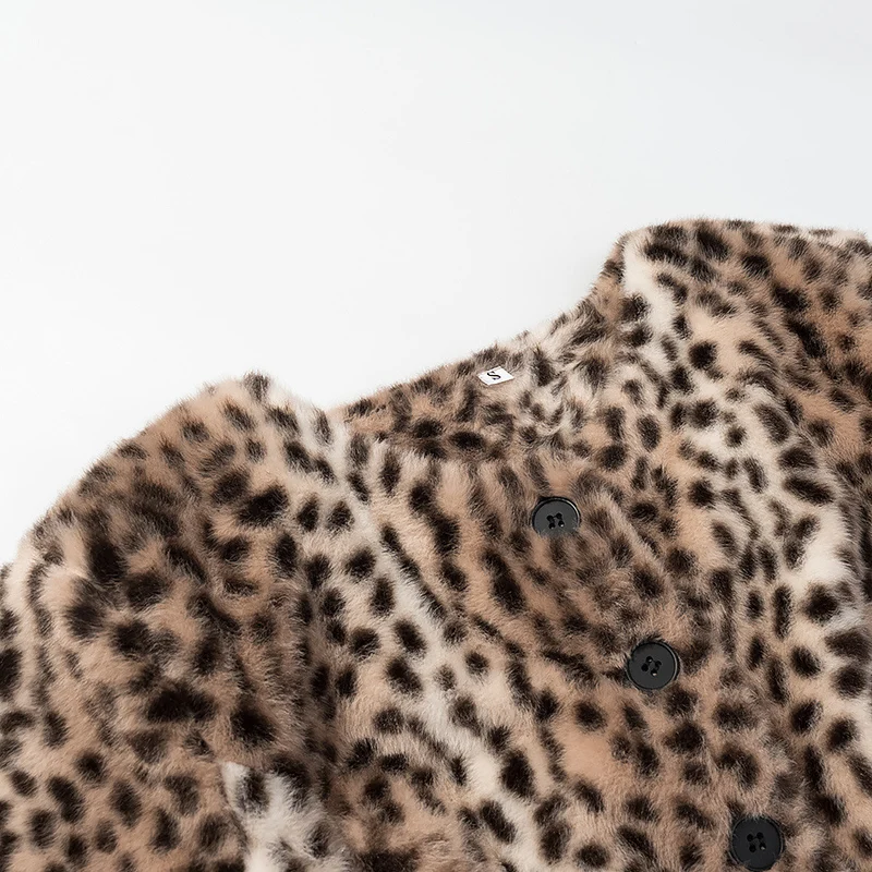 Damen Kurzjacke aus Kunstpelz mit Leopardenmuster und Rundhalsausschnitt Drune