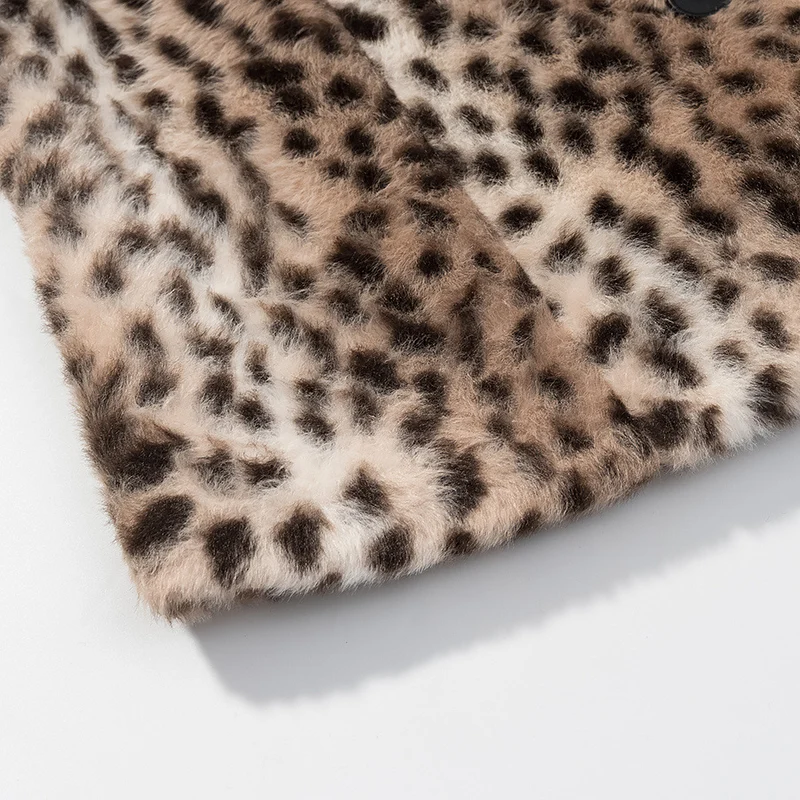Damen Kurzjacke aus Kunstpelz mit Leopardenmuster und Rundhalsausschnitt Drune