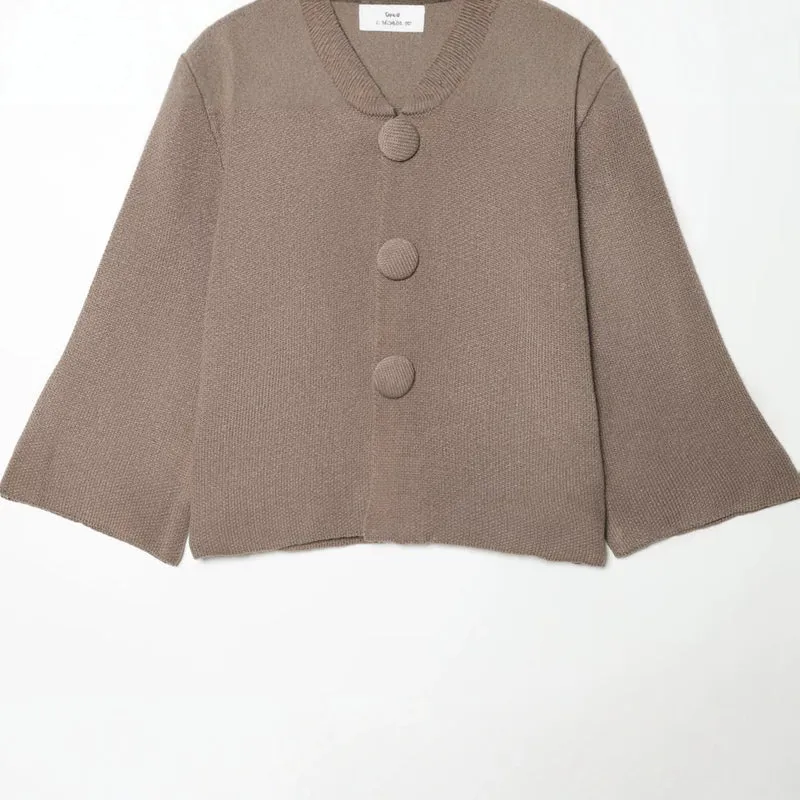 Damen Kurzgeschnittene Strickjacke mit überbreiten Ärmeln und bezogenen Knöpfen Drune