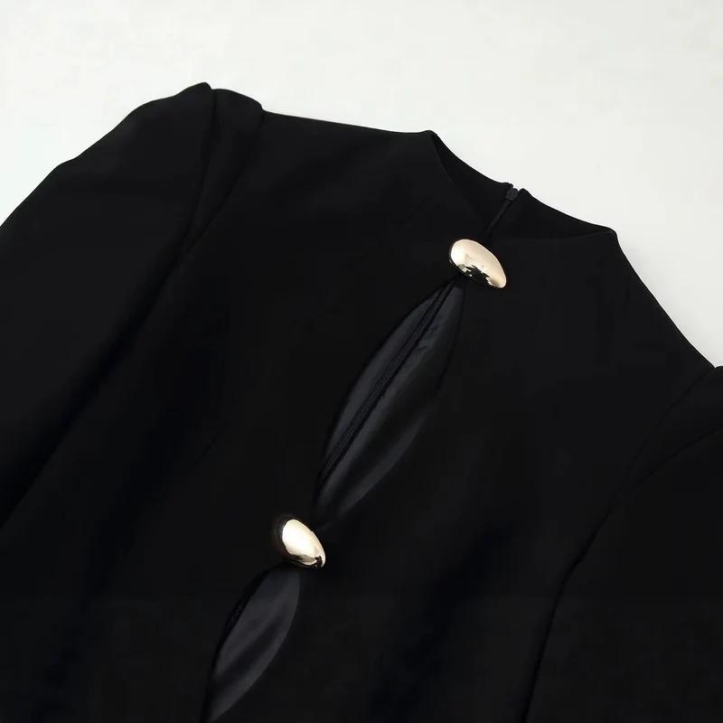 Damen Kurzes Etuikleid mit Cut-Out, betonter Schulterpartie und Zierknöpfen Drune