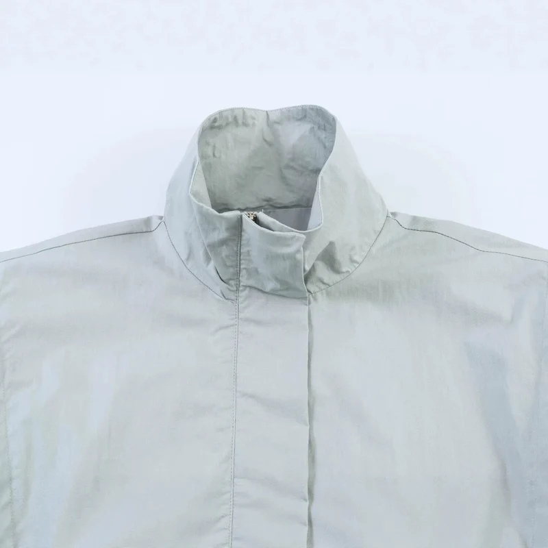 Damen Kurze Windjacke mit Stehkragen, oversized Ärmeln und verdeckter Front Drune