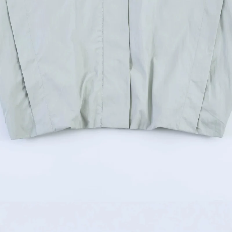 Damen Kurze Windjacke mit Stehkragen, oversized Ärmeln und verdeckter Front Drune