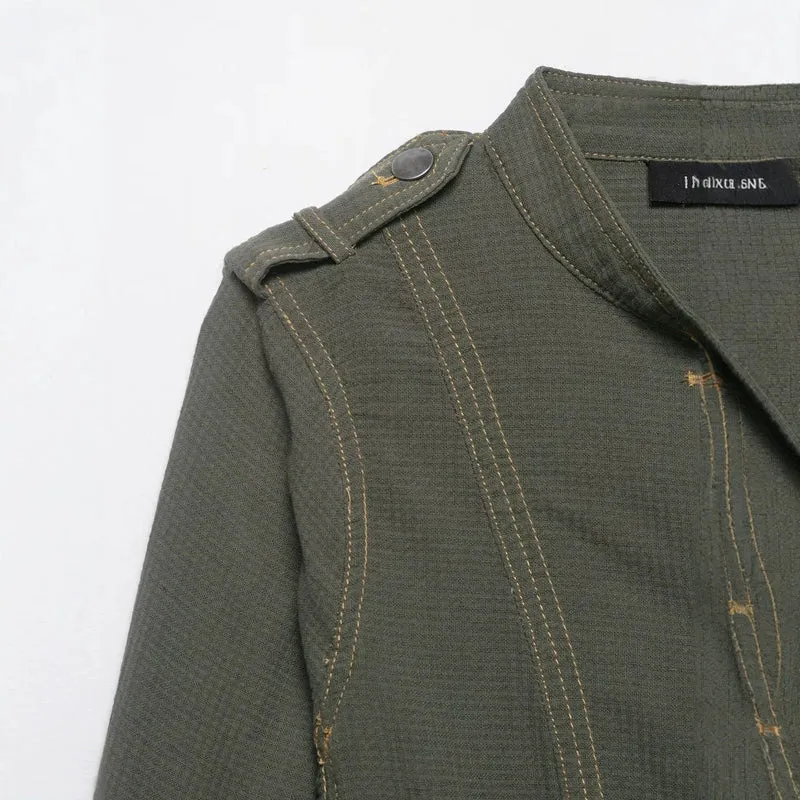 Damen Kurze Utility-Jacke mit Stehkragen, Schulterklappen und aufgesetzten Pattentaschen Drune