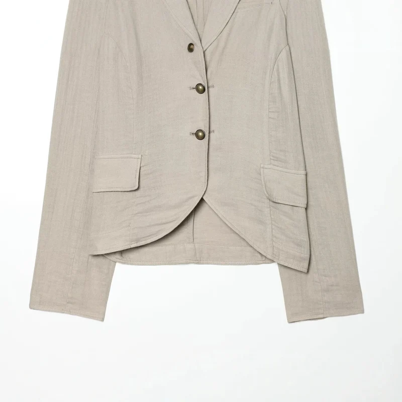 Damen Kurzblazer mit Stehkragen, dekorativer Knopfleiste und abgerundetem Saum Drune