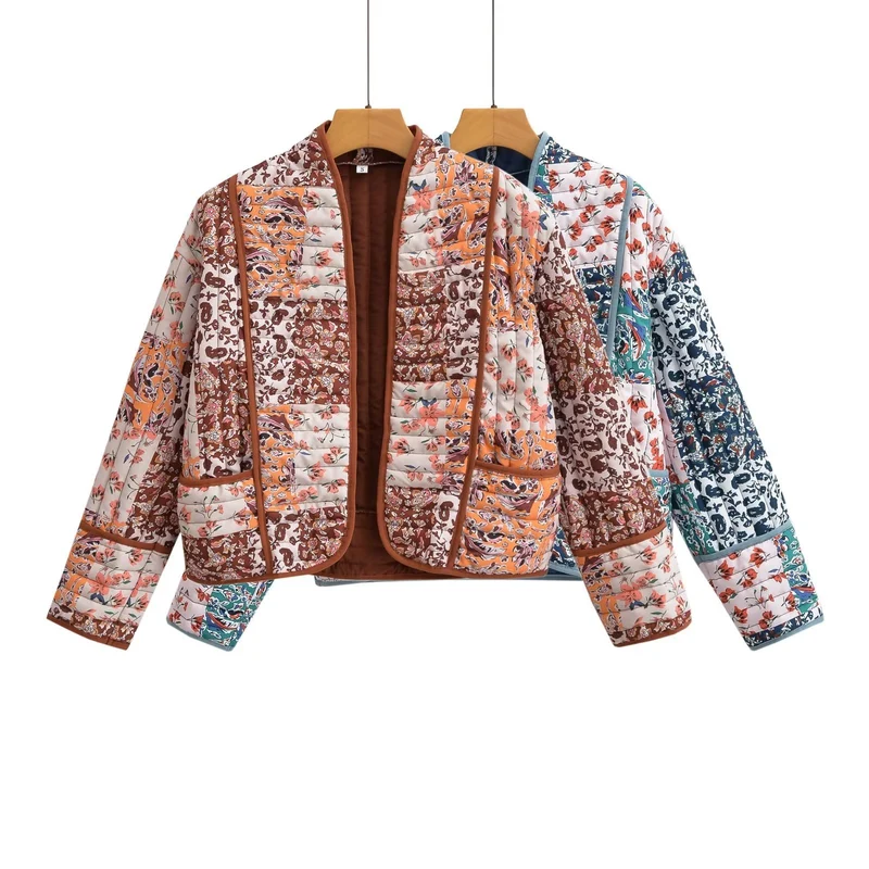 Damen Gesteppte Patchwork‑Steppjacke mit Blumenprint, offener Kimono‑Silhouette und aufgesetzten Taschen Drune