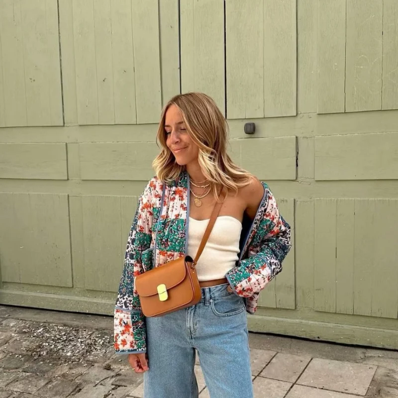 Damen Gesteppte Patchwork‑Steppjacke mit Blumenprint, offener Kimono‑Silhouette und aufgesetzten Taschen Drune