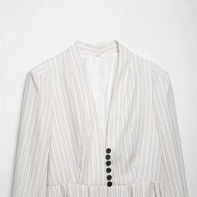 Damen Taillierter Blazer mit Schalkragen, feinen Nadelstreifen und Taillenbetonung Drune