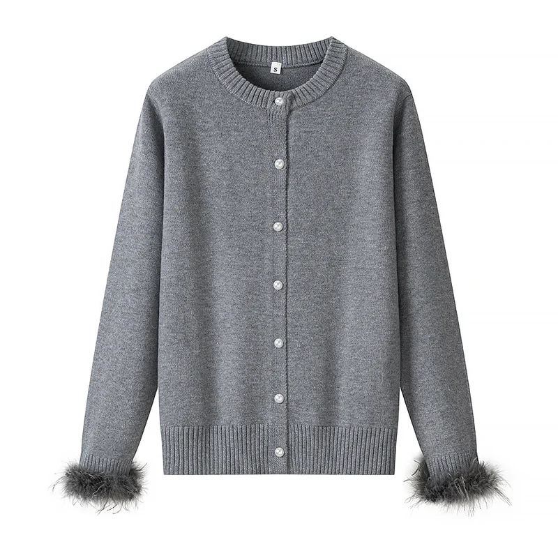 Damen Strickcardigan mit Perlenknopfleiste und Federbesatz Drune