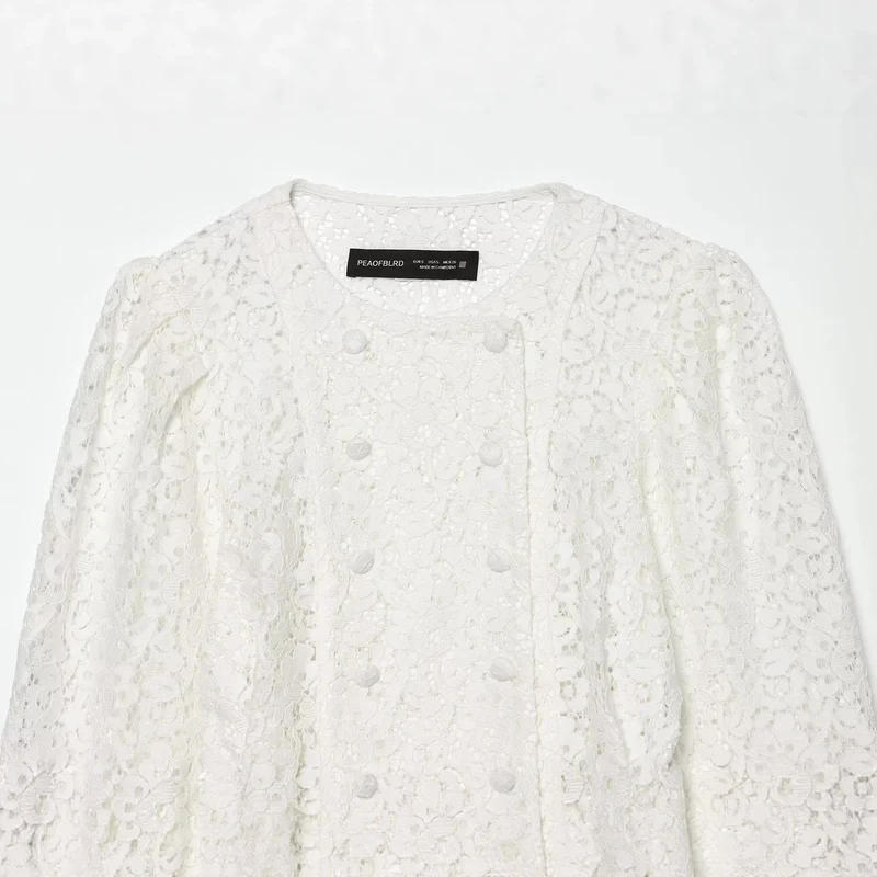 Damen Spitzenjacke mit zarter Blumen-Spitze, dekorativer Knopfleiste und ballonärmeln Drune