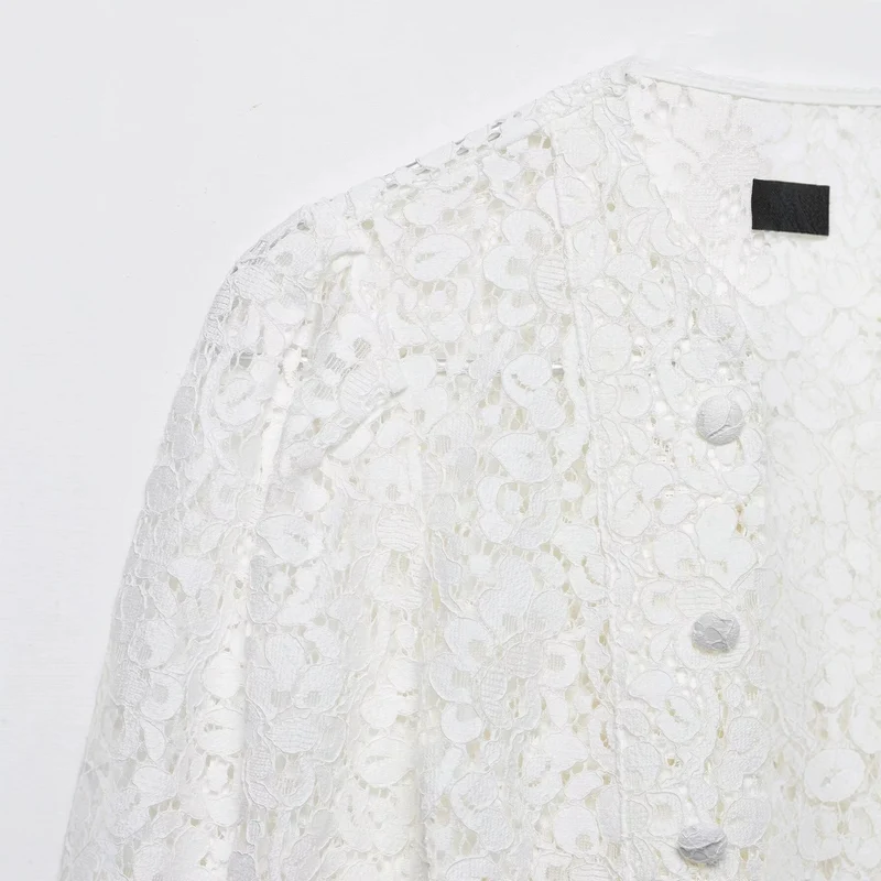 Damen Spitzenbluse im Jackenlook mit floralem Spitzenmuster und Zierknopfleiste Drune