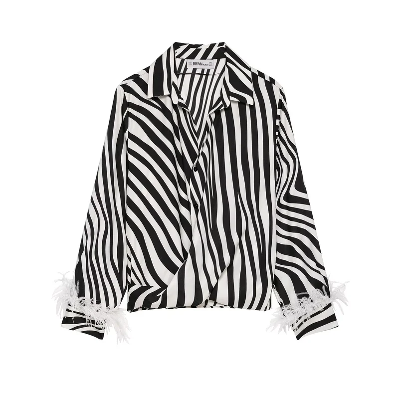 Damen Seidige Oversize-Bluse mit Zebra-Streifen und Federbesatz Drune