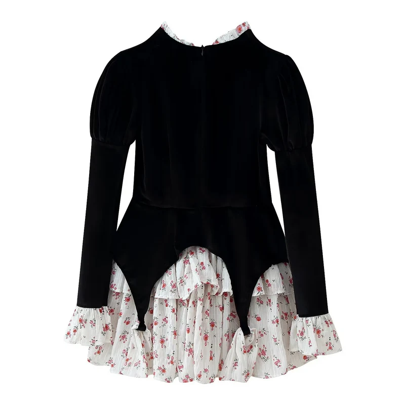 Damen Samt-Cropped-Jacke mit spitzem Schößchen, Perlenknopfleiste und Rüschenärmeln Drune