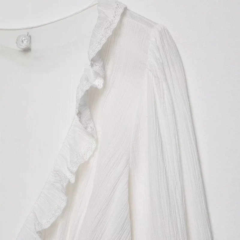Damen Romantische Spitzenbluse mit tiefem V‑Ausschnitt, Rüschen und Bindebändern Drune