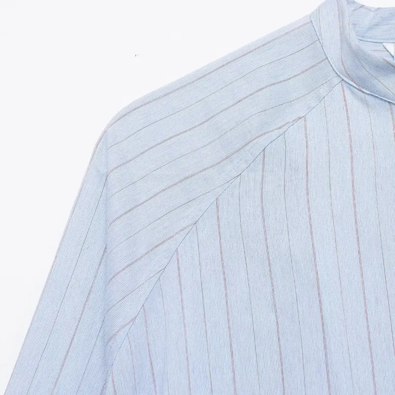 Damen Oversized gestreifte Hemdbluse mit Stehkragen, asymmetrischer Knopfleiste und High‑Low‑Saum Drune