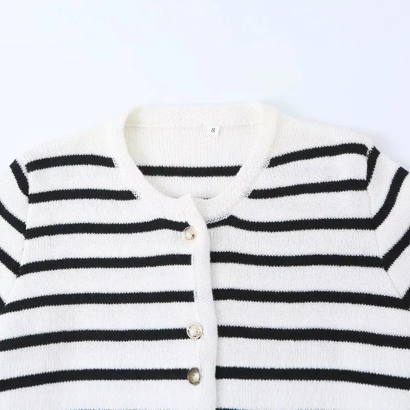 Damen Gestreifte Feinstrick‑Cardigan mit Rundhalsausschnitt, aufgesetzten Taschen und Zierknöpfen Drune
