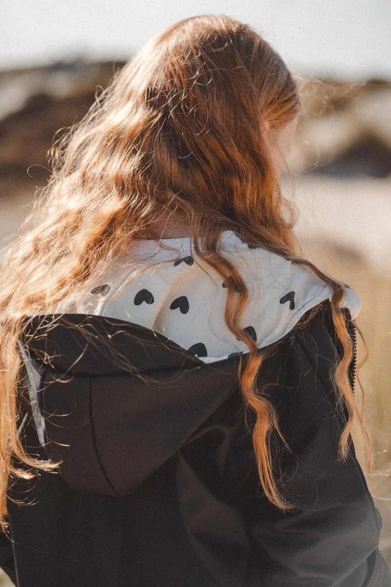 Regenjacke Schwarz / Herzen