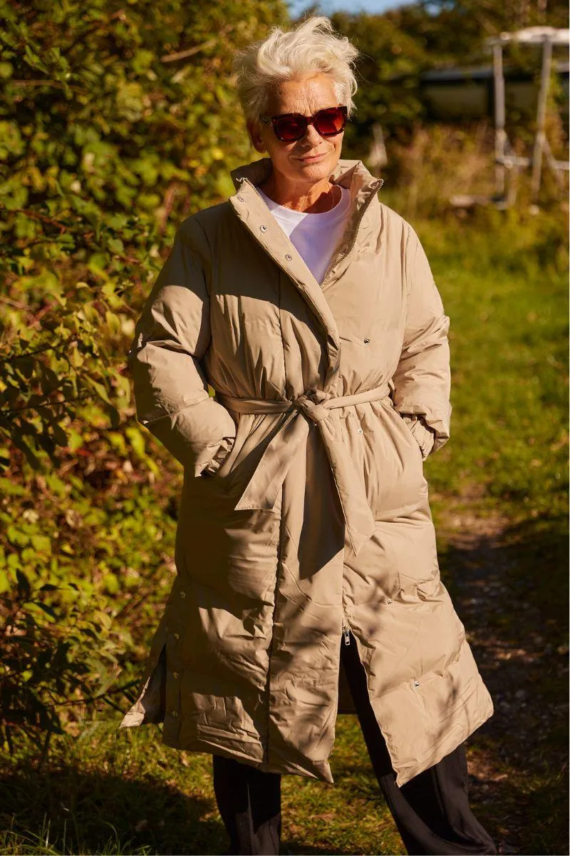 Lilly Long coat | Sand | Frakke fra French Laundry