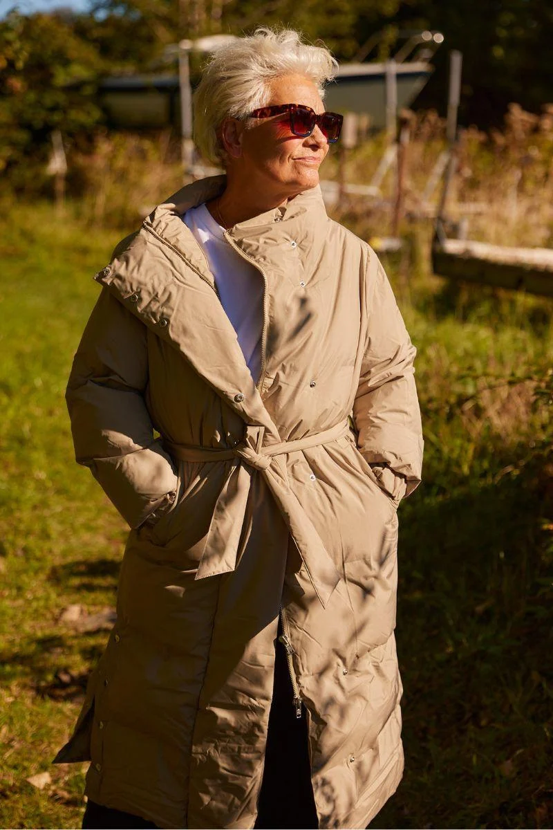 Lilly Long coat | Sand | Frakke fra French Laundry