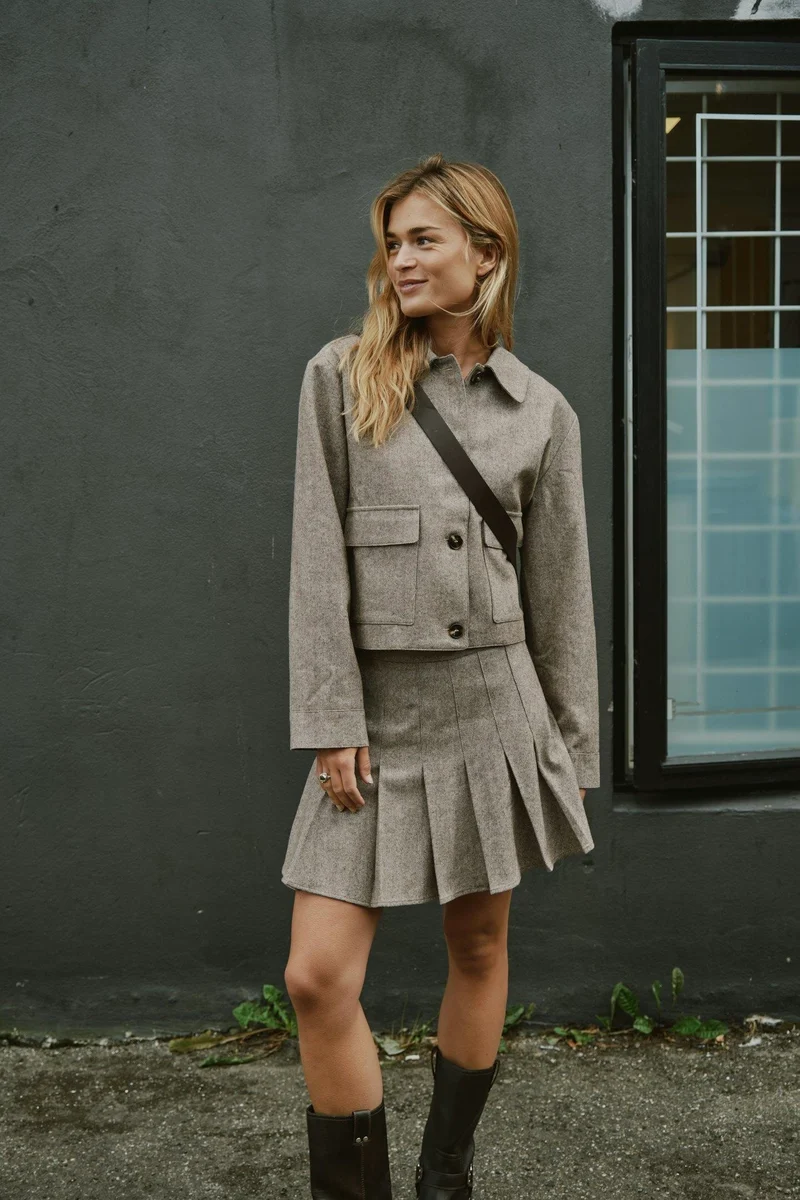Romana Herringbone Jacket | Dusty Brown | Jakke fra Neo Noir