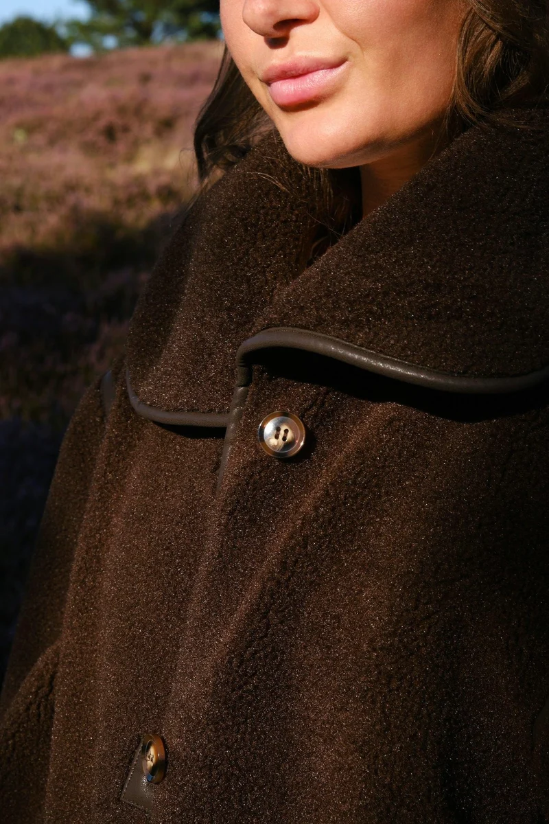 Carmen Teddy Coat | Dark Brown | Jakke fra Neo Noir