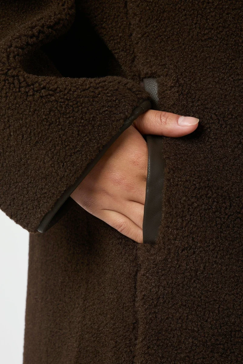Carmen Teddy Coat | Dark Brown | Jakke fra Neo Noir